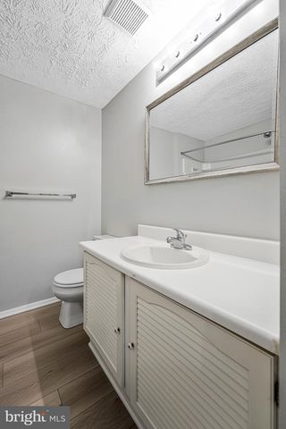 8025 TYSON OAKS CIR, Vienna, VA 22182