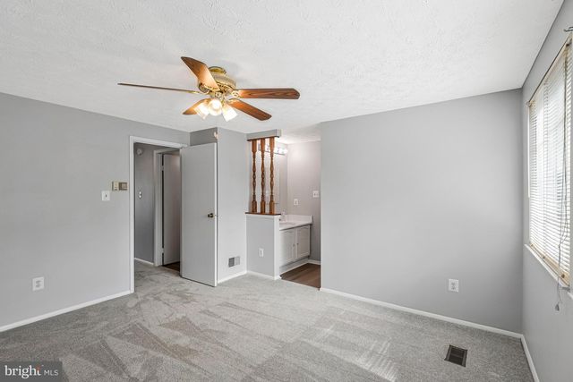 8025 TYSON OAKS CIR, Vienna, VA 22182