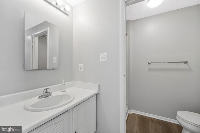8025 TYSON OAKS CIR, Vienna, VA 22182