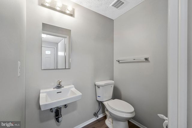 8025 TYSON OAKS CIR, Vienna, VA 22182
