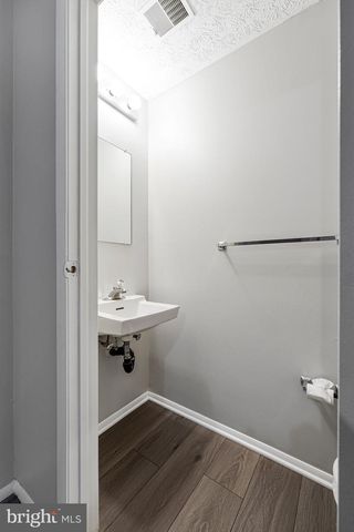 8025 TYSON OAKS CIR, Vienna, VA 22182