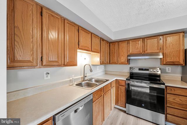 8025 TYSON OAKS CIR, Vienna, VA 22182