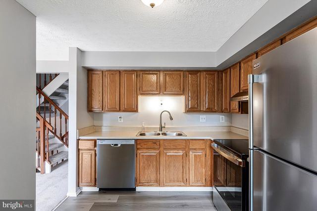 8025 TYSON OAKS CIR, Vienna, VA 22182