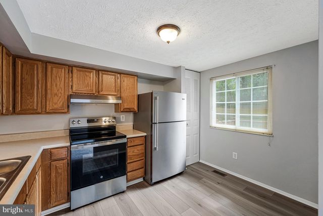 8025 TYSON OAKS CIR, Vienna, VA 22182