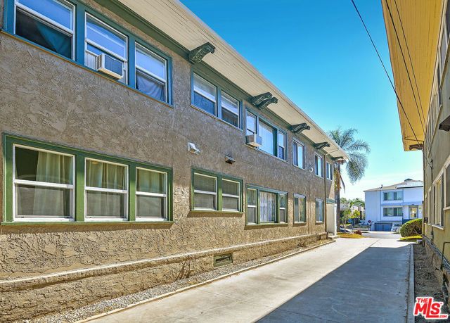 2945 Van Buren Place, Los Angeles, CA 90007