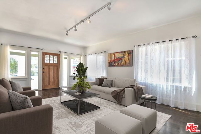 2945 Van Buren Place, Los Angeles, CA 90007