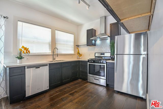 2945 Van Buren Place, Los Angeles, CA 90007