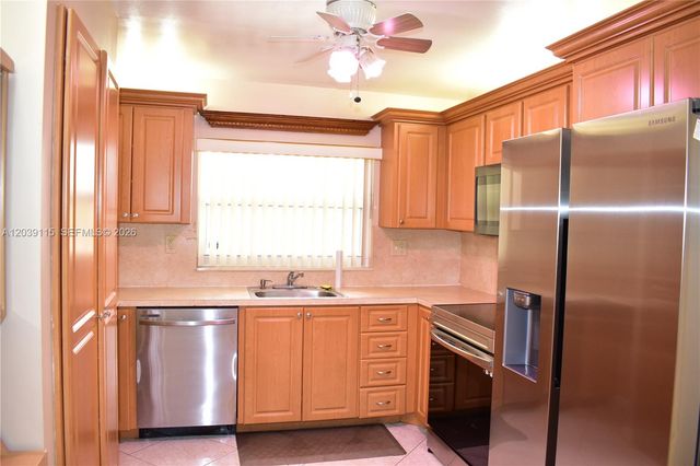 9300 Sunrise Lakes Boulevard 208, Sunrise, FL 33322