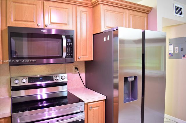 9300 Sunrise Lakes Boulevard 208, Sunrise, FL 33322