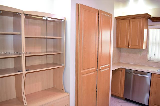9300 Sunrise Lakes Boulevard 208, Sunrise, FL 33322