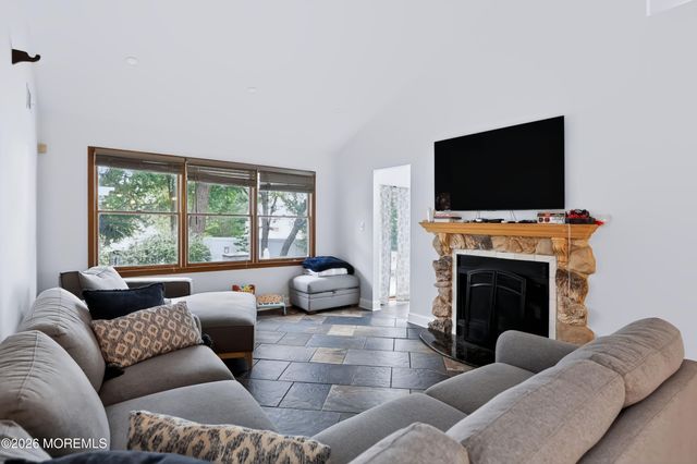 73 Theresa Court, Toms River, NJ 08753