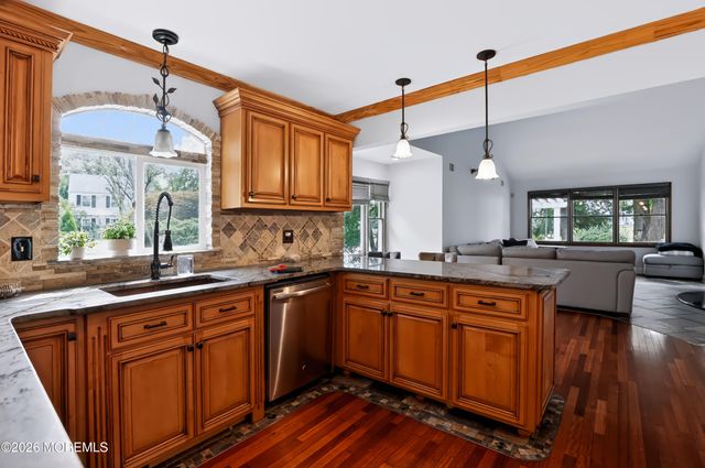 73 Theresa Court, Toms River, NJ 08753