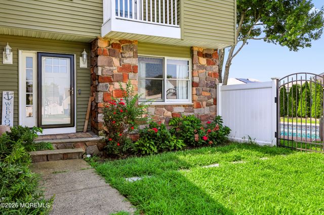 73 Theresa Court, Toms River, NJ 08753