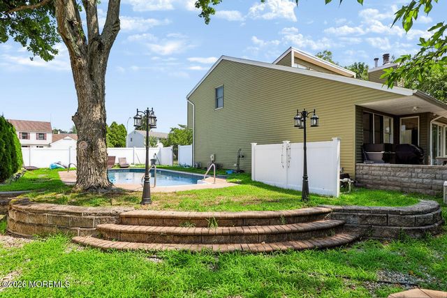 73 Theresa Court, Toms River, NJ 08753