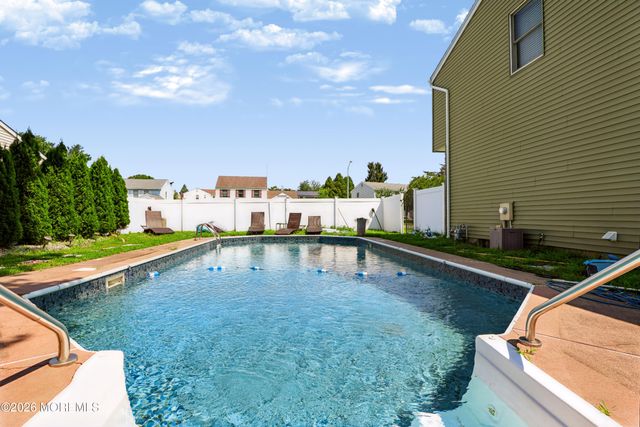 73 Theresa Court, Toms River, NJ 08753