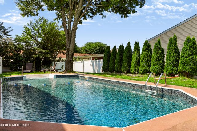 73 Theresa Court, Toms River, NJ 08753