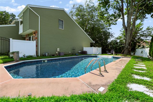 73 Theresa Court, Toms River, NJ 08753