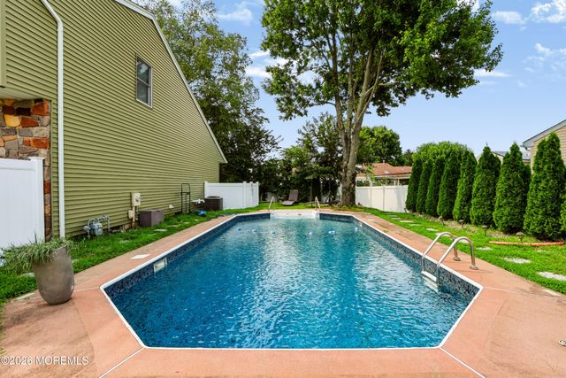 73 Theresa Court, Toms River, NJ 08753