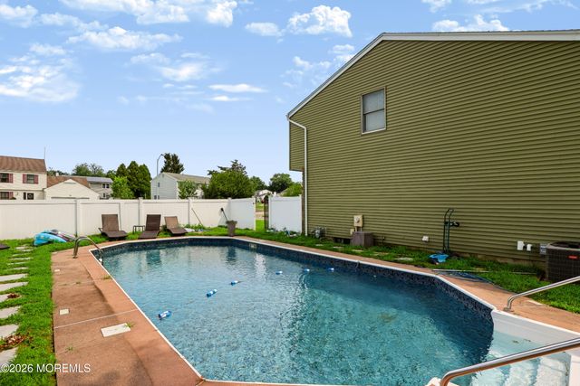 73 Theresa Court, Toms River, NJ 08753