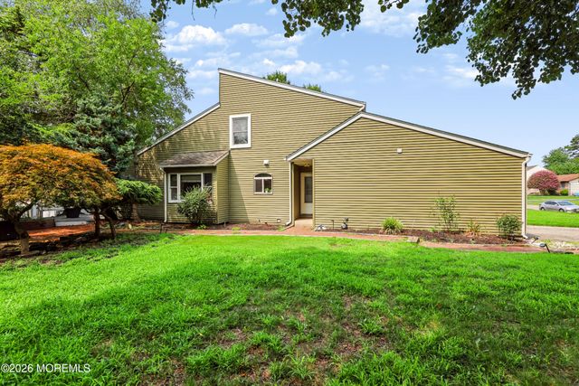 73 Theresa Court, Toms River, NJ 08753
