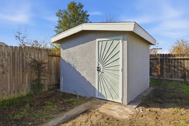 1405 Huntsman Avenue, Selma, CA 93662