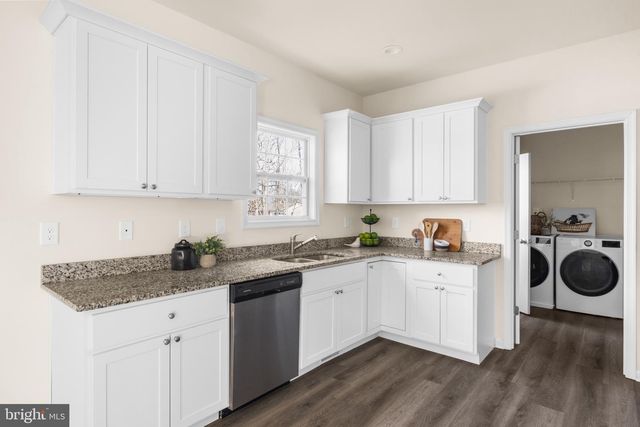 239 SUNLITE DR, Charles Town, WV 25414