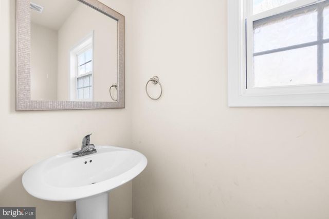 239 SUNLITE DR, Charles Town, WV 25414