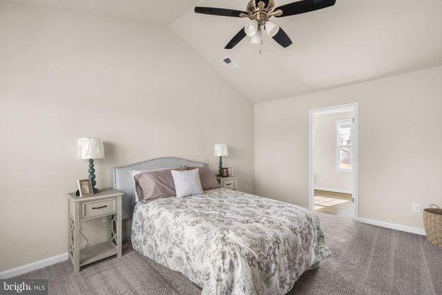 239 SUNLITE DR, Charles Town, WV 25414