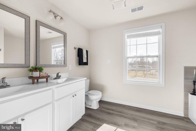 239 SUNLITE DR, Charles Town, WV 25414