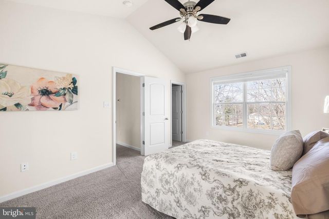 239 SUNLITE DR, Charles Town, WV 25414