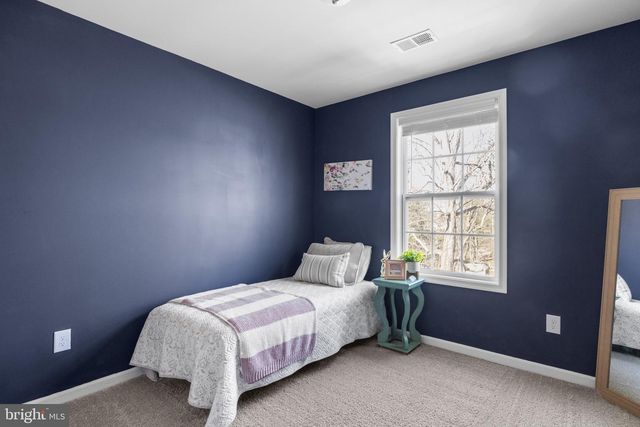 239 SUNLITE DR, Charles Town, WV 25414