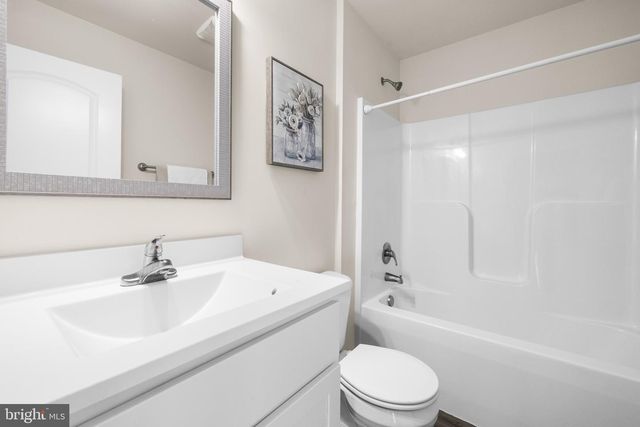 239 SUNLITE DR, Charles Town, WV 25414