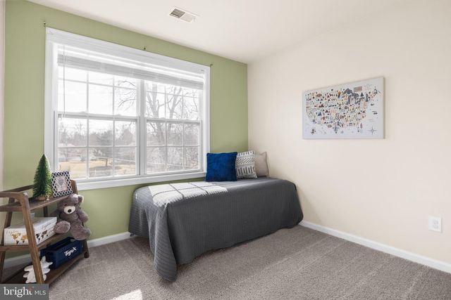 239 SUNLITE DR, Charles Town, WV 25414