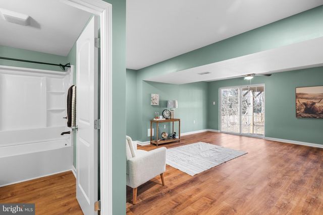 239 SUNLITE DR, Charles Town, WV 25414