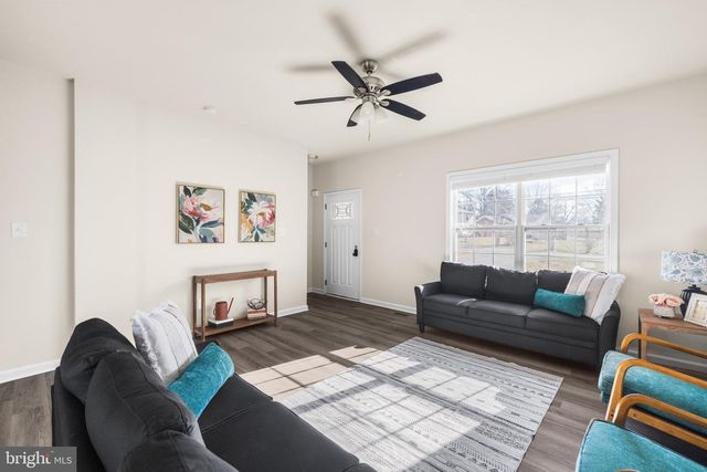 239 SUNLITE DR, Charles Town, WV 25414