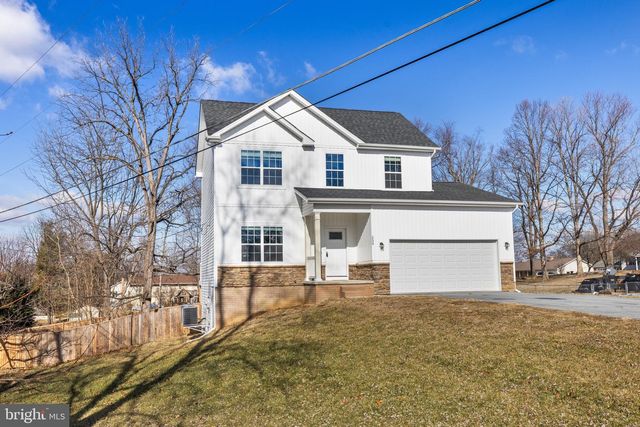 239 SUNLITE DR, Charles Town, WV 25414