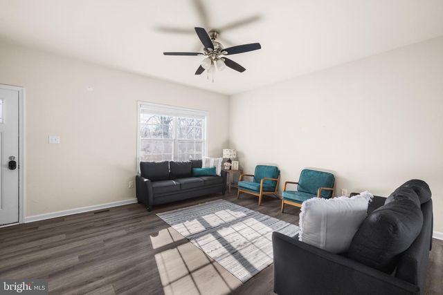 239 SUNLITE DR, Charles Town, WV 25414