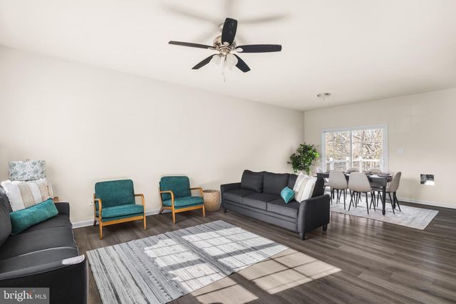 239 SUNLITE DR, Charles Town, WV 25414