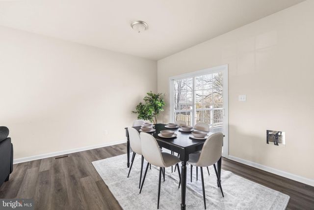 239 SUNLITE DR, Charles Town, WV 25414