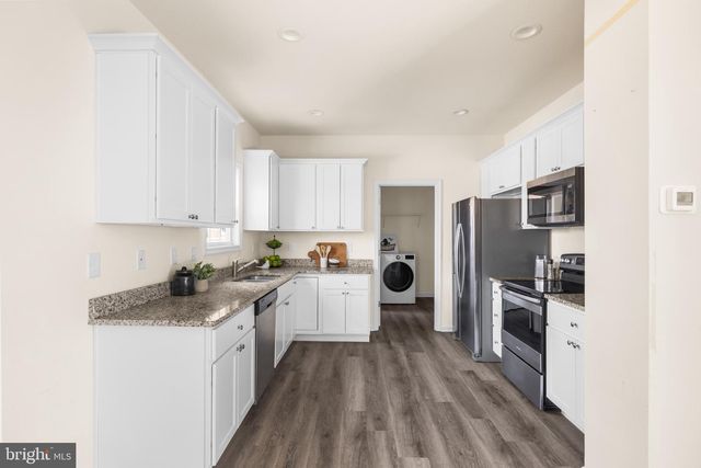 239 SUNLITE DR, Charles Town, WV 25414