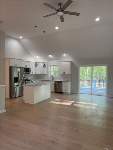 143 River Road, New Paltz, NY 12561