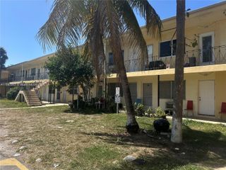 70 NW 77th St 11, Miami, FL 33150