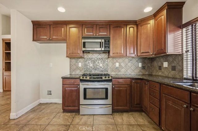 919 W Fruitvale, Hemet, CA 92543