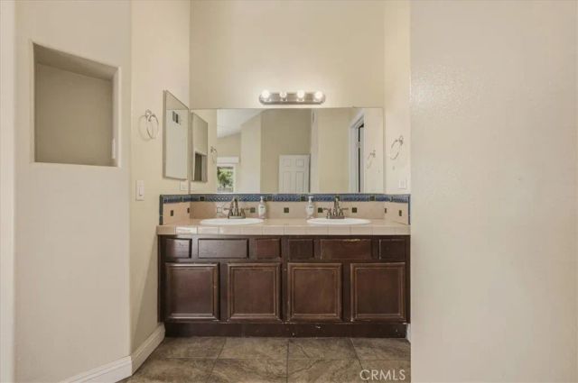 919 W Fruitvale, Hemet, CA 92543