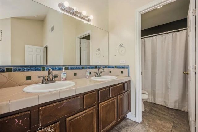 919 W Fruitvale, Hemet, CA 92543