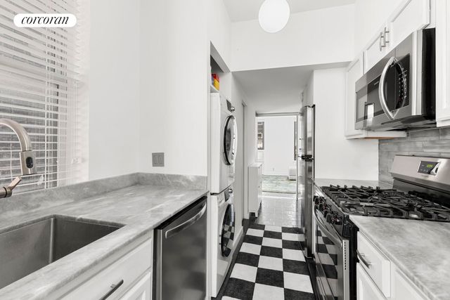 857 9th Ave Apt 5A, New York City, NY 10019