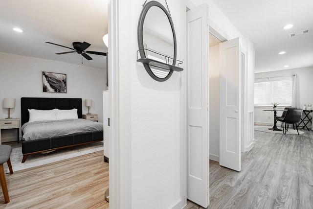 601 N Ewing Avenue 102, Dallas, TX 75203