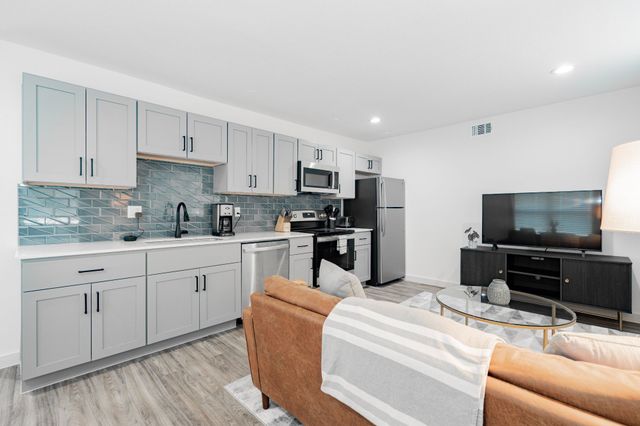 601 N Ewing Avenue 102, Dallas, TX 75203