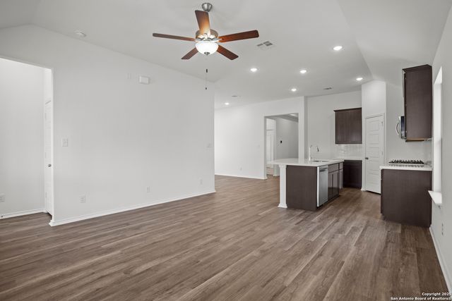 10275 Bartenheim Dr, Schertz, TX 78154