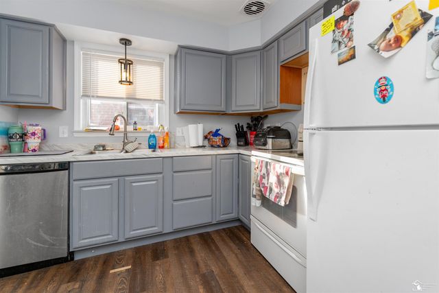 22137 Haskell Street, Taylor, MI 48180